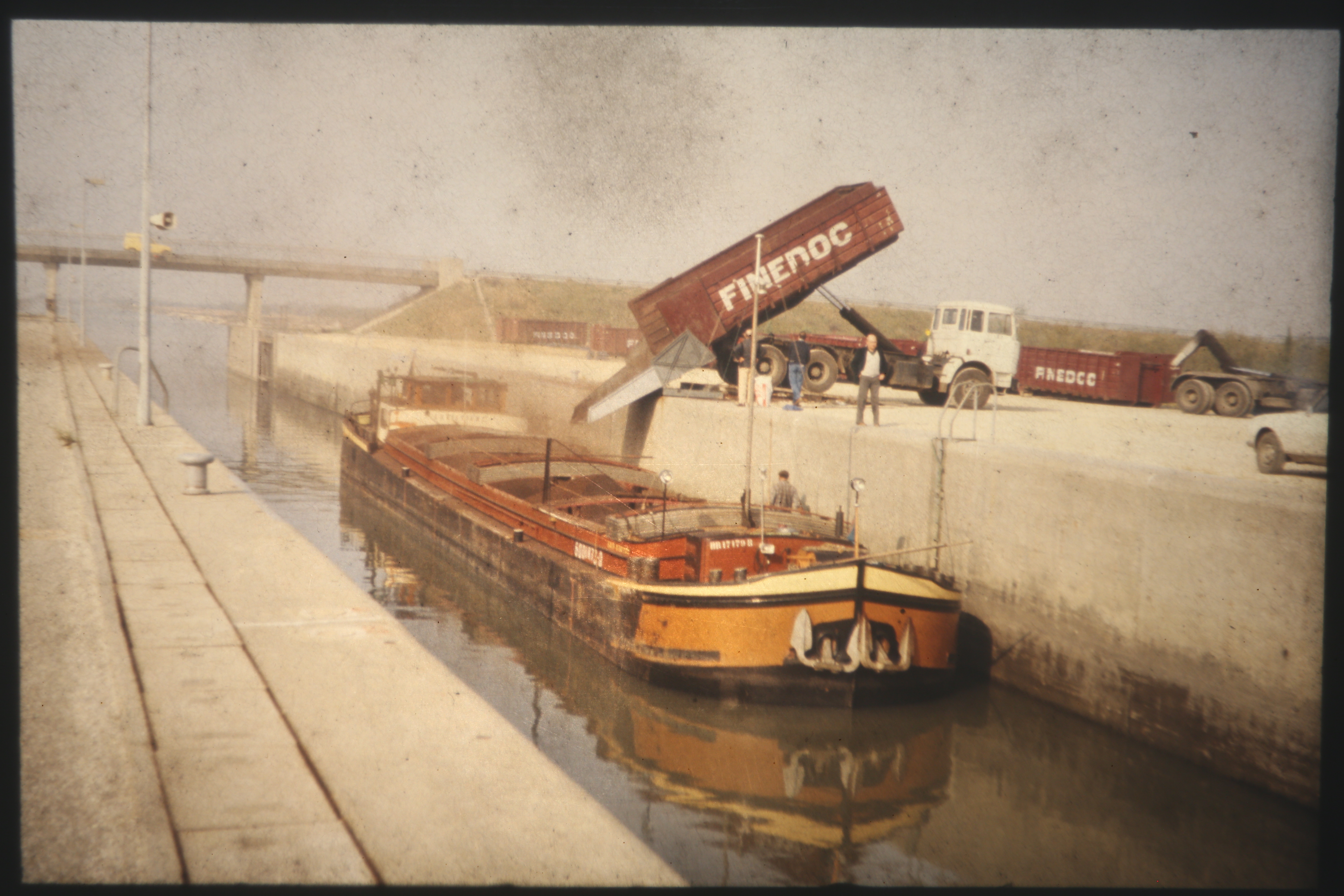 Laden in de sluis