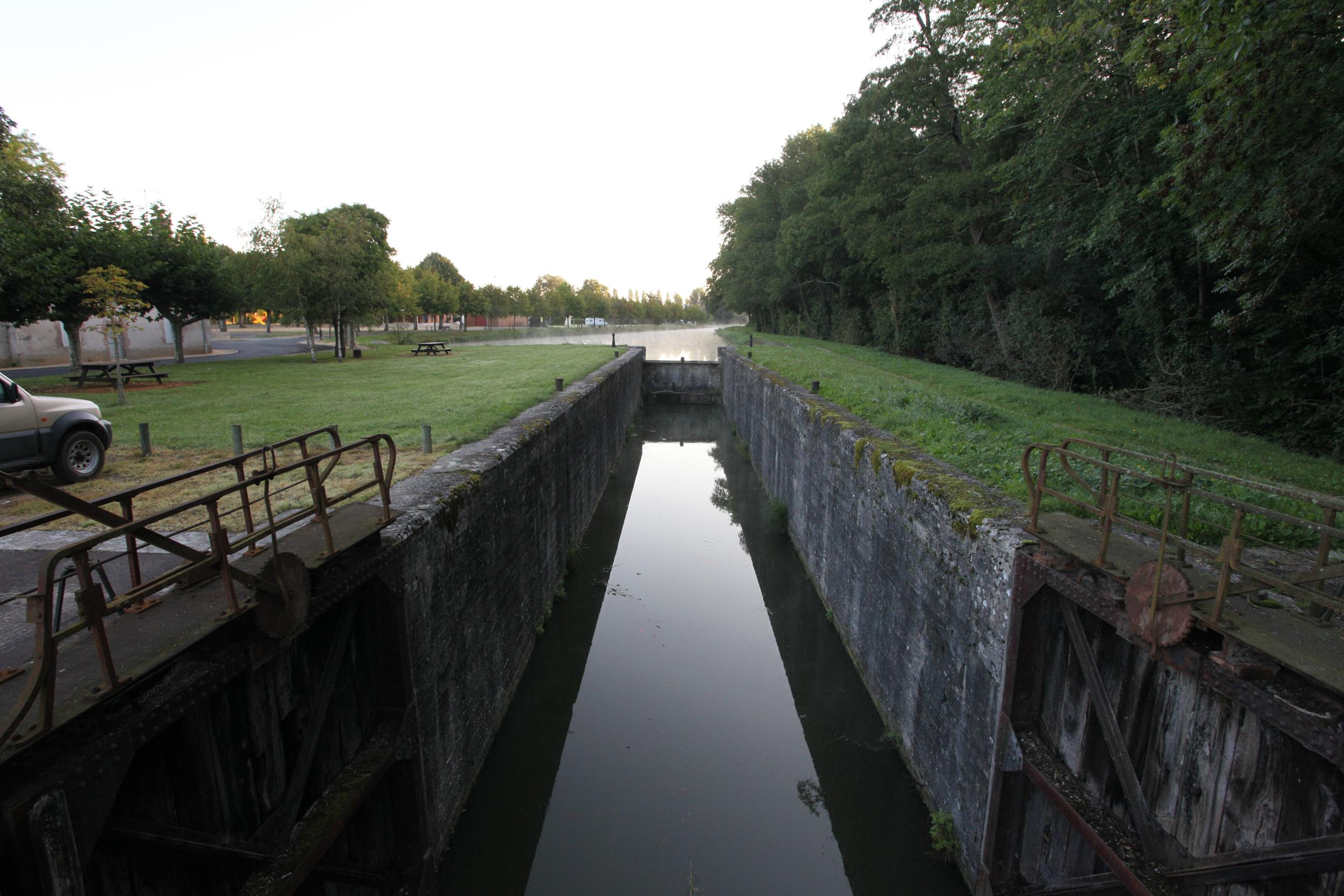 Sluis Vitry aux Loges, Canal d'Orleans